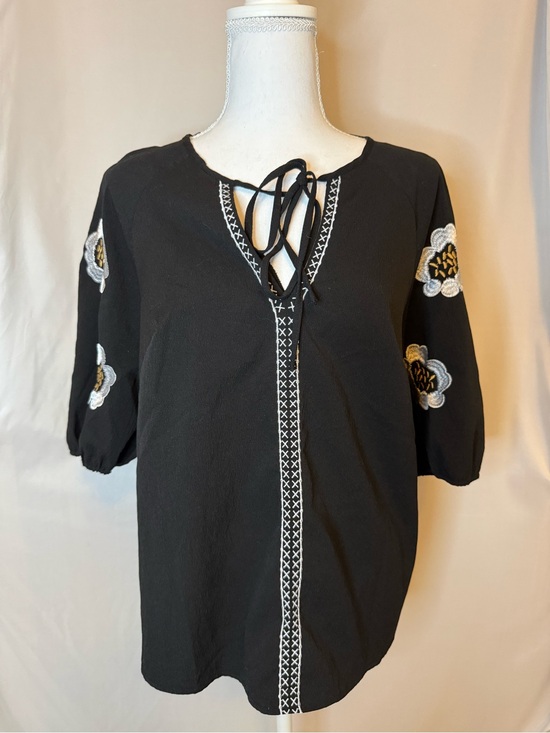 Unbranded Tops - Boho Black Tunic Top Floral Embroidered Split Neck Short Sleeve